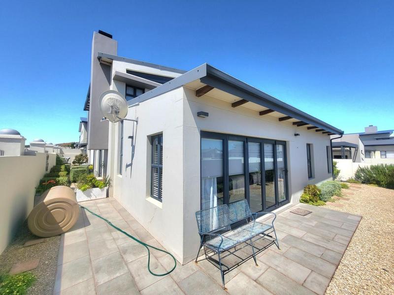 6 Bedroom Property for Sale in Sunset Estate Western Cape